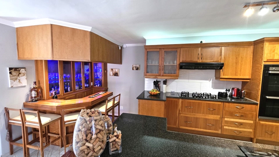 4 Bedroom Property for Sale in Ifafi North West